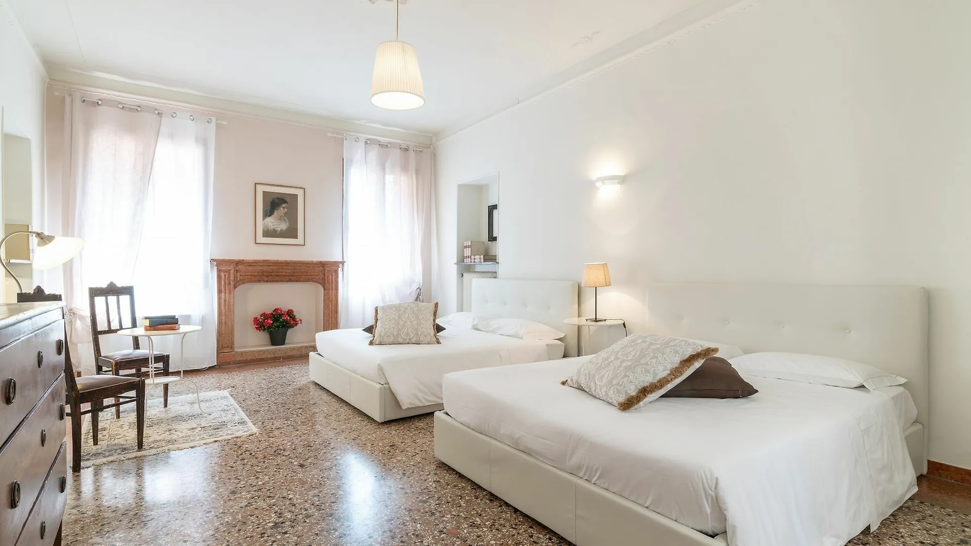 Rio Terra' Canal View Apartment Venice