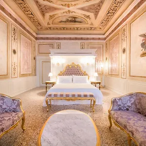 Ca' Bonfadini Historic Experience Hotel